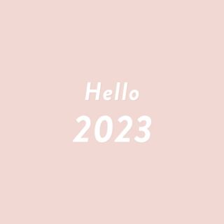 明けましておめでとうございます。

年末年始はスマホは見ていましたが、
パソコンは立ち上げることなくちょっとはデジタルデトックスできたかな？という感じで
ゆっくり過ごすことができました♪

年末年始に本を何冊か買ったのですが、
全て読み終えることなくお休みが終わりそう。。。

だけど、今年はコツコツ歩みを止めないことと、

今年こそ今年こそ、アウトプットするする詐欺？を卒業しようと思います！

アウトプットしながら進むぞー！
と思っている今日、一年後はどうなっているでしょうか。

今年もどうぞよろしくお願いいたします！

#新年の抱負